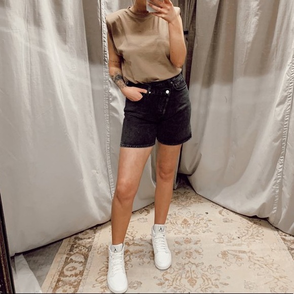 AGOLDE Criss Cross Shorts - Picture 3 of 9